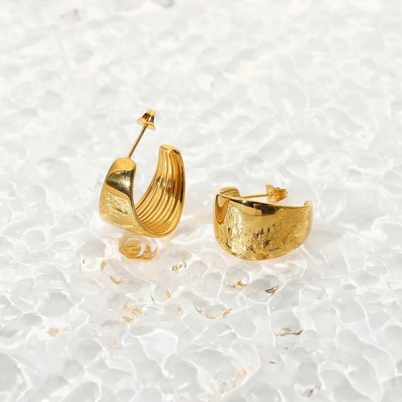 18K Gold Plated C Shape Hoop Earrings - Picture 7 of 10